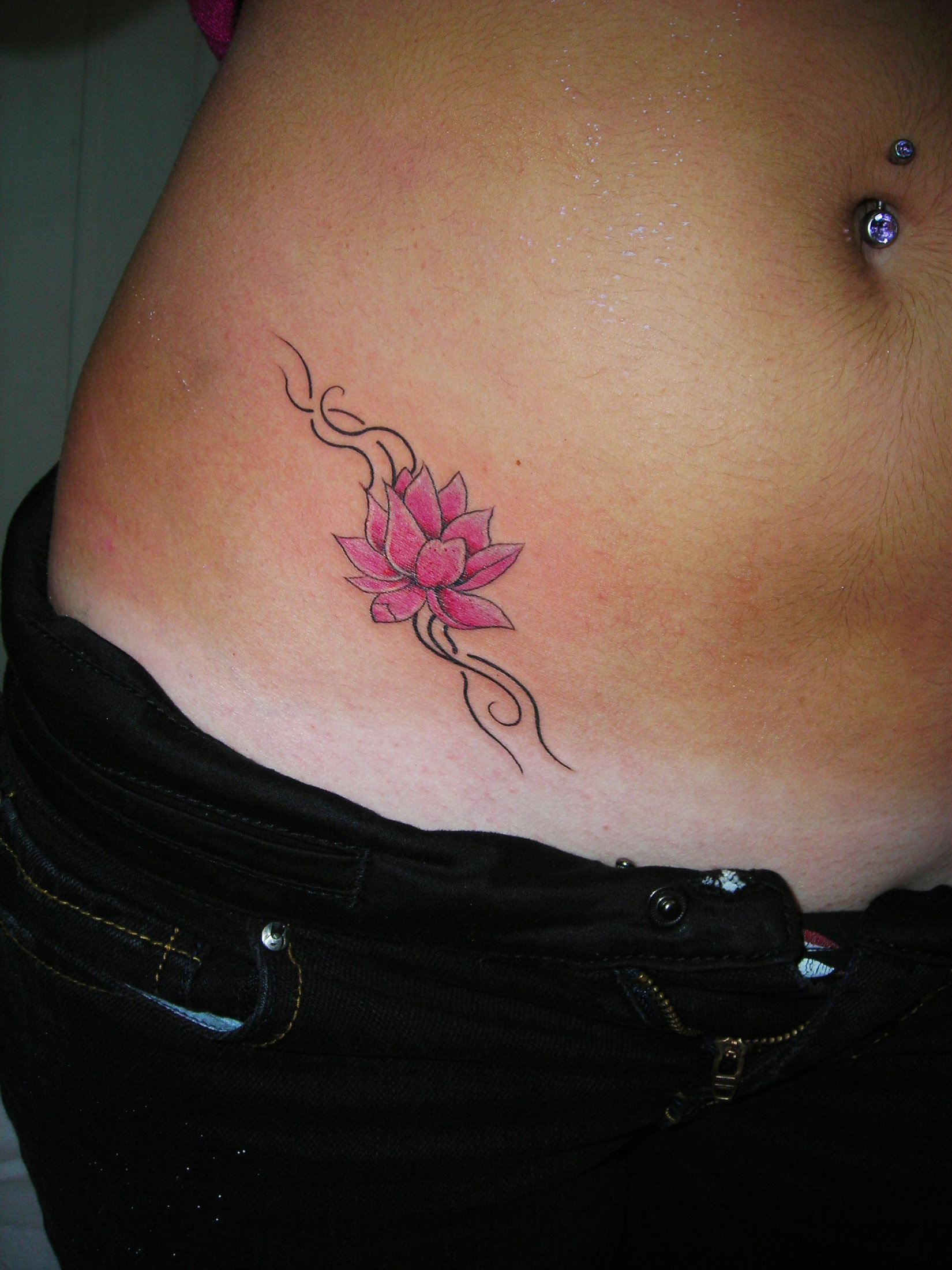 Tatouage fleur, motifs floraux en tatouage - Tattoo Studio ...