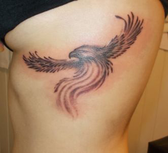 tatouage aigle noir et ombres