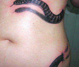 Tatouage serpent trompe l'œil