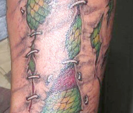 Tatouage serpent 3d effet trompe l'oeil