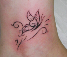 Tatouage papillon arabesque
