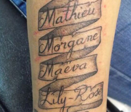 Tatouage prénoms famille sur le bras