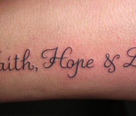 Tatouage calligraphie citation