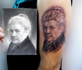 Portrait de femme en tatouage d'après photo en style réaliste