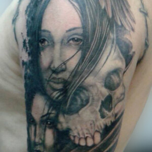 Tatouage visages et tête de mort