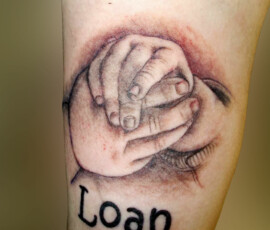 Tatouage portrait main de bébé  avec prénom réalisé d'après photo