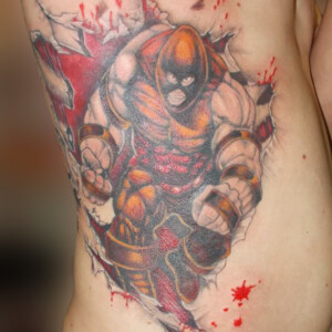 Tatouage le fléau de Marvel en couleur avec effet trompe l'œil