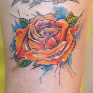 Tatouage rose en couleur effet pop