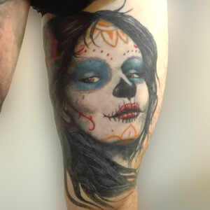 Tatouage santa muerte de style réaliste en couleur