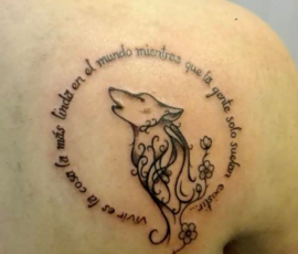 Tatouage citation dans un cercle