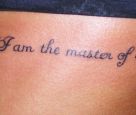 Tatouage citation sur le côté