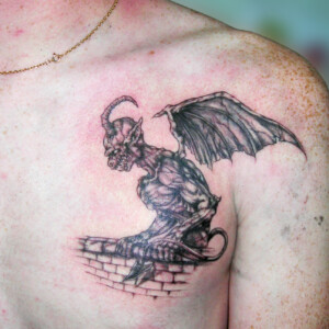 Tatouage gargouille style réaliste