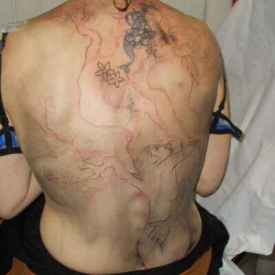 Voici le futur dessin du dos dans on ensemble