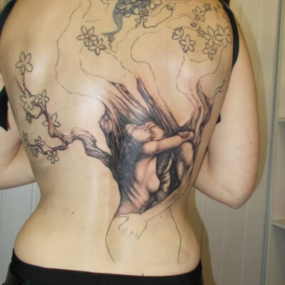 Les branches du cerisier prennent forme petit à petit.