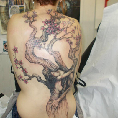 Une fois la texture des branches achevée, on passe en couleur les fleurs de cerisier.