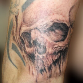 Tatouage tête de mort style réaliste