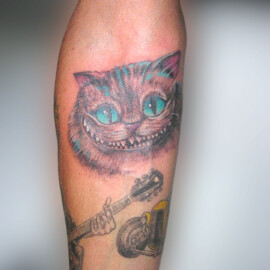 Tatouage chat de Cheshire Alice au pays des merveilles