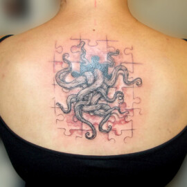 Tatouage tentacules de pieuvre avec effet puzzle