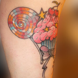 Tatouage cupcake en couleur