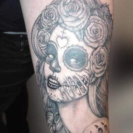 Tatouage Santa Muerte en noir et blanc