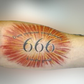 Tatouage en couleur 666