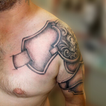 Tatouage armure en trompe l'œil, effet réaliste 3D