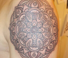 Nos réalisations de tatouages graphiques et mandalas Nos réalisations de tatouages graphiques et mandalas