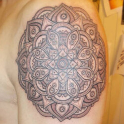 Nos réalisations de tatouages graphiques et mandalas